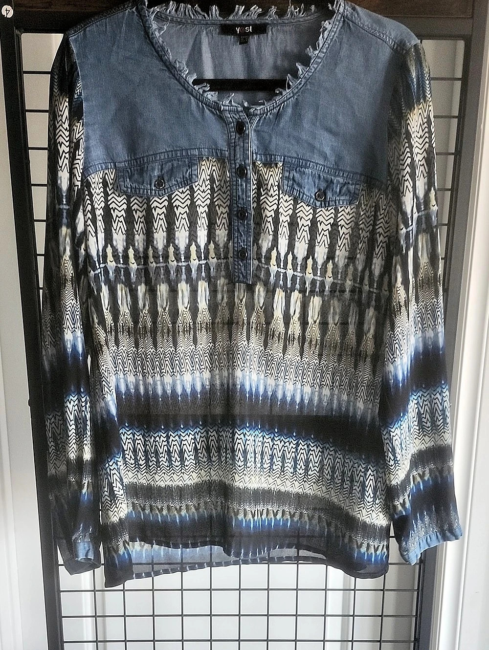 yest Geometric Blouse in Blue & Black Size 12 Like New
